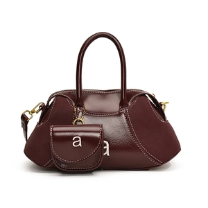 Borsa a mano vintage rosso scuro lucida con cuciture bianche e borsellino rotondo coordinato