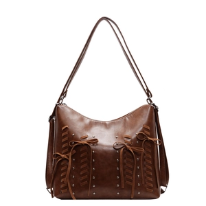 Borsa a spalla retrò marrone in pelle PU lucida con fiocchi e dettagli di borchie