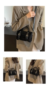 Detail of plush拼接 shoulder bag with leather straps and gold metal buckle hardware