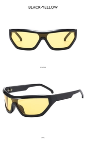 Vues de face et de côté de lunettes de soleil de sport Y2K noires avec verres jaunes