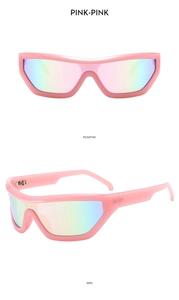Lunettes de soleil Y2K roses à grande monture et verres irisés avec vues de face et de profil