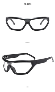 Vues de face et de profil de lunettes de soleil de cyclisme Y2K noires au style minimaliste