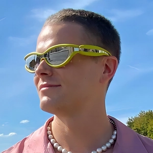 Lunettes de soleil futuristes jaune néon avec verres miroir argentés pour mode de plein air