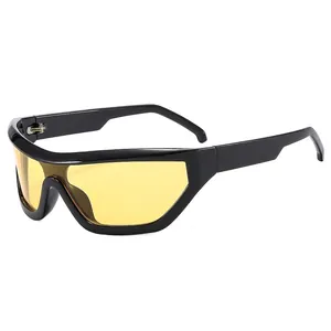 Lunettes de soleil de cyclisme Y2K avec monture noire et verres teintés jaunes