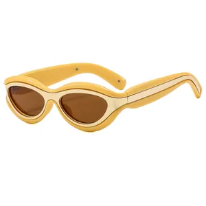 Lunettes de soleil œil-de-chat rétro avec monture jaune moutarde et verres bruns