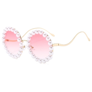 Elegant round pearl sunglasses with pink gradient lenses and golden wavy metal temples