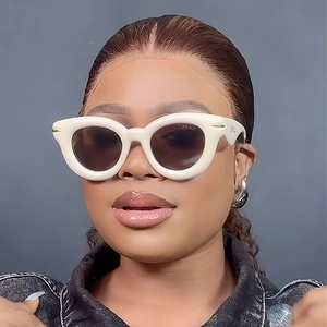 Retro Cat Eye Sunglasses Thick Oval Frame UV400 Protection Vintage Fashion Eyewear With Metal Rivets For Women Men