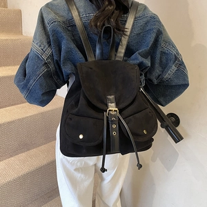 Schwarzer Retro-Wildleder-Rucksack mit Gold-Schnallen und Doppeltaschen für Damen