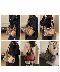 Détails de sacs fourre-tout léopard en trois coloris avec mini pochettes amovibles