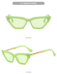 Vue détaillée de lunettes de soleil œil de chat vertes avec branches chaîne dorée