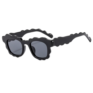 2024 Sweet scalloped edge sunglasses for women with unique black wavy frame and grey lenses