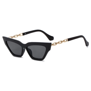 Lunettes de soleil œil-de-chat rétro avec monture noire et branches chaîne dorée de luxe