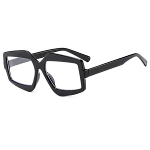 Polygonale schwarz gerahmte Brille im Color-Block-Design mit übergroßem Sechseck