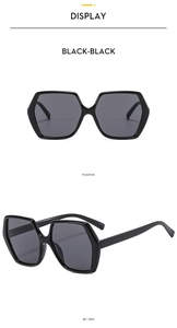 Vues de face et de profil à 45 degrés de lunettes de soleil hexagonales noires