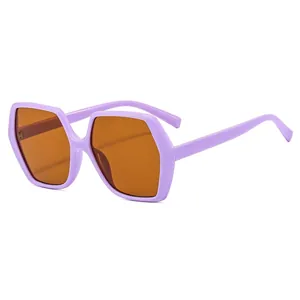 Lunettes de soleil oversize hexagonales lavande avec des verres teintés orange