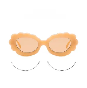 Détail des lunettes de soleil orange gelée avec un design ondulé en tournesol