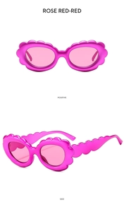 Détail de lunettes de soleil nuage rose fuchsia avec monture ondulée et verres roses