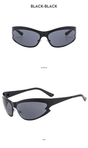 Detaillierte Vorder- und Seitenansicht der schwarzen Y2K Sportsonnenbrille mit grauen Gläsern