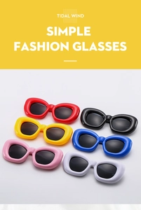 Grille détaillée de lunettes de soleil bubble en rouge, noir, jaune, bleu, rose et blanc