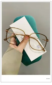Detail of amber TR90 eyeglasses with metal temples and anti blue light protection