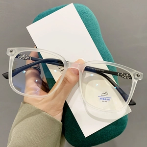 Translucent TR90 anti-blue light glasses with vintage silver floral hardware details