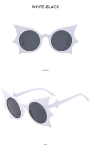 Vues de face et de côté de lunettes chauve-souris blanches avec verres noirs pour Halloween