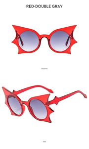 Détail de lunettes de soleil chauve-souris rouges avec verres dégradés violets