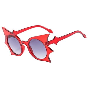 Lunettes de soleil gothiques ailes de chauve-souris monture rouge verres dégradés