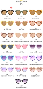 Sélection de lunettes de soleil coeur pour enfants en dix-neuf couleurs vives de montures
