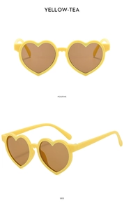 Vues détaillées de lunettes de soleil cœur jaunes pour enfants avec des verres marron clair
