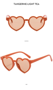 Détails des lunettes de soleil cœur orange avec verres thé vus de face et de profil