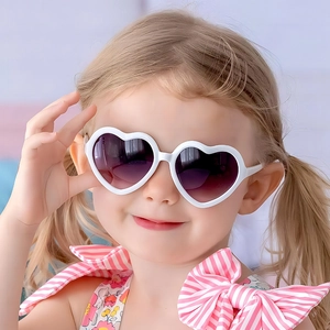 Lunettes de soleil coeur pour enfants avec monture blanche et verres dégradés violets