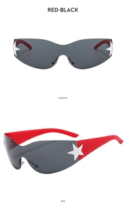 Gros plan sur lunettes Y2K avec montures rouges, verres gris et étoiles argentées