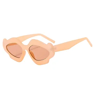 Irregular lip-shaped peach jelly sunglasses for women with brown lenses from a 45-degree angle