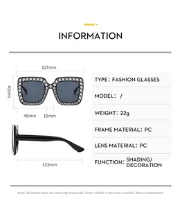 Kinder-Sonnenbrille mit Strasssteinen und Maßen aus langlebigem PC-Material im Detail