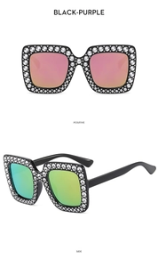 Detailansicht der quadratischen Übergroße Sonnenbrille mit glitzernden Strasssteinen