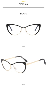 Vues détaillées de face et de profil de lunettes œil-de-chat noires avec branches dorées