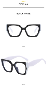 Detail der quadratischen TR90 Großrahmenbrille mit elegantem schwarz-weißem Patchwork-Design