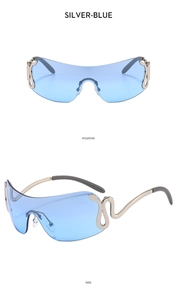 Détails macro des lunettes Y2K avec branches serpent argentées et verres bleus