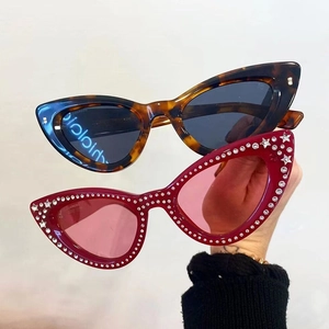 Fashionable cat eye sunglasses with rhinestone stars in tortoise and wine red