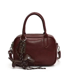 Vintage bordeauxrote Boston Bag mit Dackel-Anhänger aus hochwertigem Leder für Damen