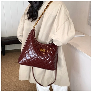 Women chic quilted shoulder bag with gold chain strap, elegant maroon PU leather hobo purse.