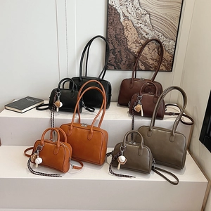 Retro high-quality large capacity leather Boston bag in four colors and two sizes