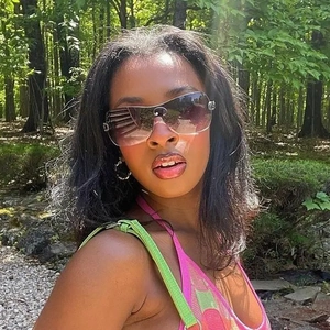 Y2K rimless one-piece oversized sunglasses with purple gradient lenses worn outdoors