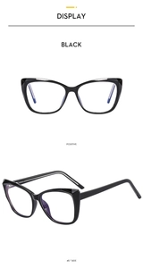 Vues de face et à 45 degrés de lunettes œil-de-chat noires anti-lumière bleue élégantes