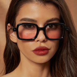 Occhiali Da Sole Quadrati Retro Montatura PC Lenti AC Protezione UV400 Moda Streetwear Tendenza Per Donne Uomini