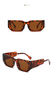 Vues de face et de profil de lunettes de soleil carrées léopard avec verres marron