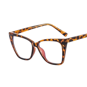 Cat eye blue light blocking glasses with tortoise pattern and transparent lenses