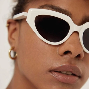 Chic Y2K white chunky frame cat eye sunglasses with dark lenses for women
