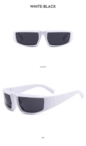 Vues de face et de profil de lunettes de soleil Y2K blanches avec monture enveloppante sport